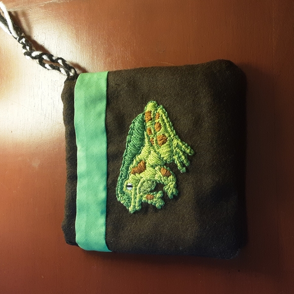 Hand made frog pouch - Picture 1 of 4